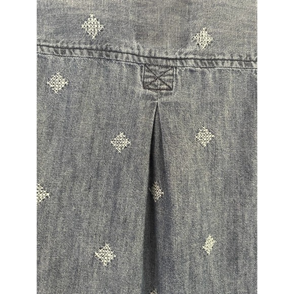 American Eagle Women's Size M denim embroidered diamond pattern button up - Picture 6 of 8